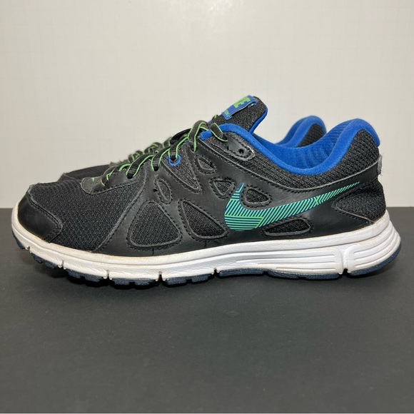 Womens NIKE Revolution 2 Black Running Shoes / Size 9 - Picture 3 of 9